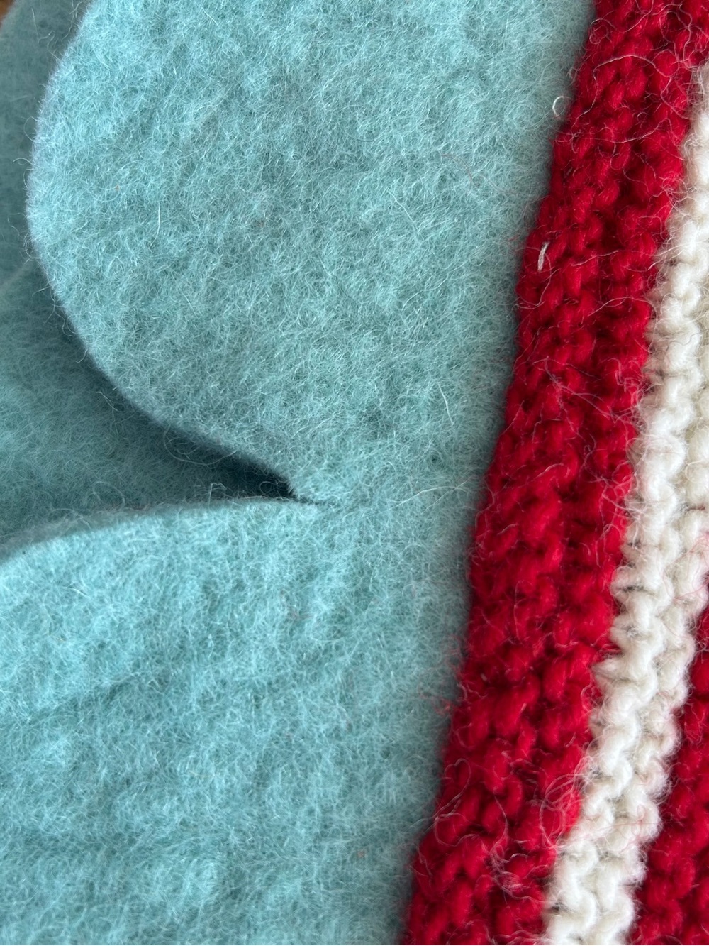 French Knot Holiday Tree Skirt. 100% Wool. New - Picture 9 of 9
